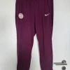 Nike x Paris Saint-Germain (PSG) Trainingshose – Bordeaux / Weinrot – Slim Fit – Gr. L