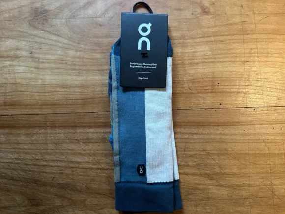 ON Running Performance High Socks Storm / Moss Gr. 40-41 (Joggen Laufen Socken blau grün weiß)