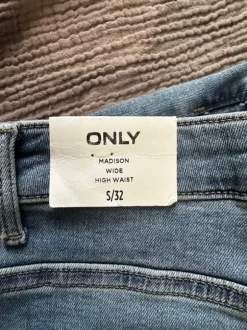 Only jeans mit weitem Bein