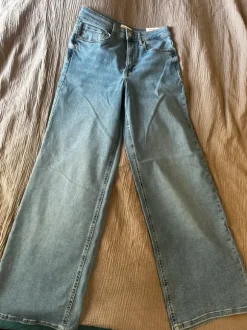 Only jeans mit weitem Bein