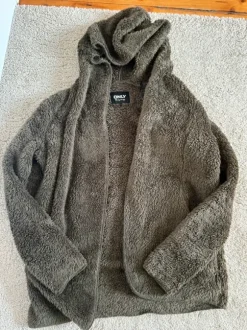 Only Kuscheljacke mit Kapuze und Taschen