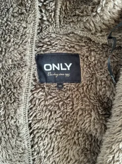 Only Kuscheljacke mit Kapuze und Taschen