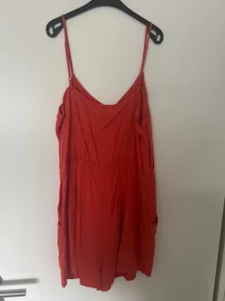 Orangener Jumpsuits