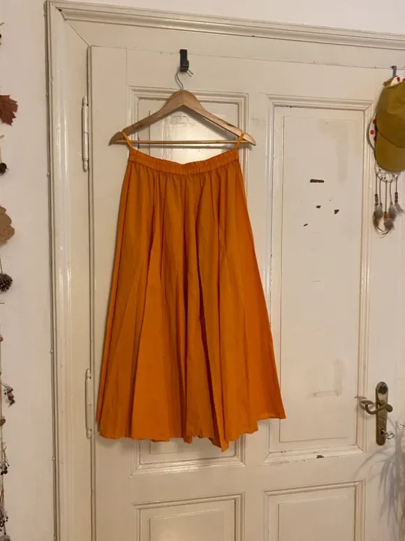 Orangener Midi-Rock