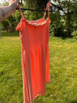Oranges Sommerkleid von H&M
