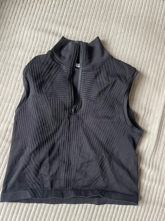 Oysho Sporttop Reißverschluss