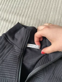 Oysho Sporttop Reißverschluss