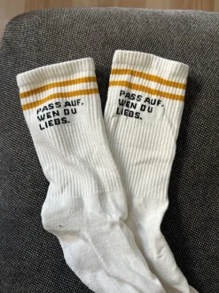 Pass auf wen du Liebs. Socken