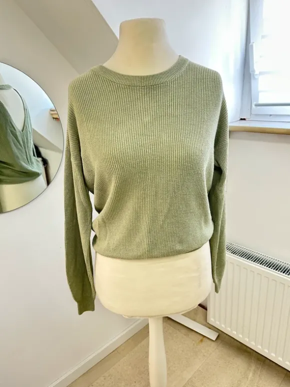 Pullover mit Rückendekolte