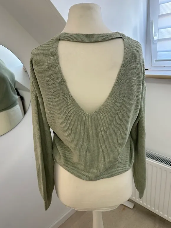 Pullover mit Rückendekolte