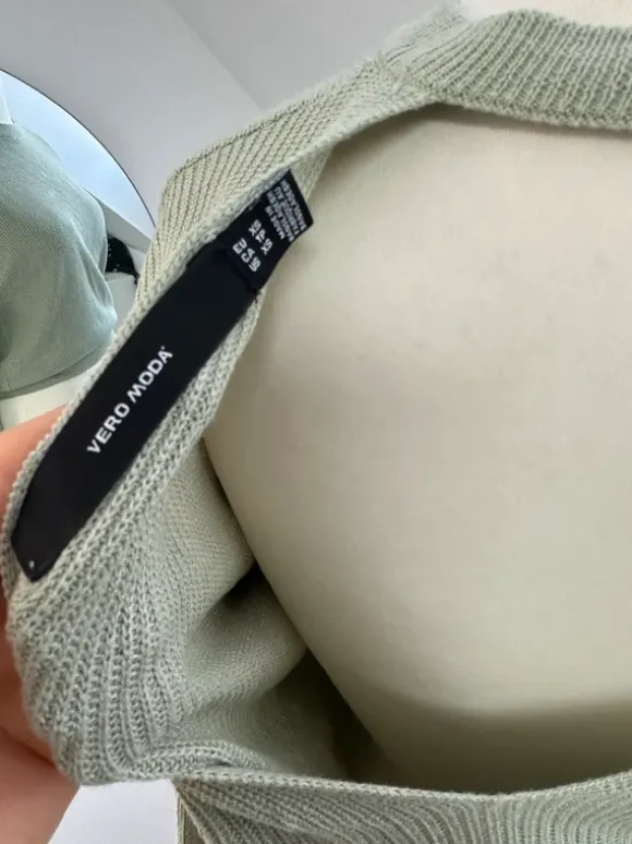 Pullover mit Rückendekolte