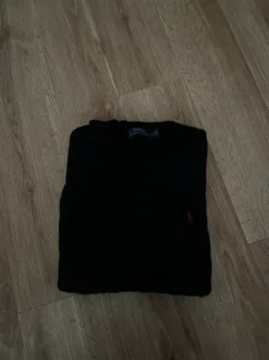 Ralph Lauren Cable Knit Sweater schwarz mit Logo – klassischer Strickpullover
