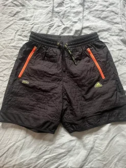 Rare! Adidas by Kolor Shorts schwarz mit Neon-Details – Techwear / Archive Sportswear