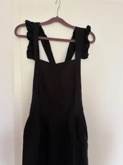 Rückenfreier Leinen-Jumpsuit mit Schnürung