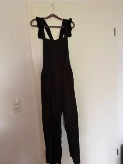 Rückenfreier Leinen-Jumpsuit mit Schnürung