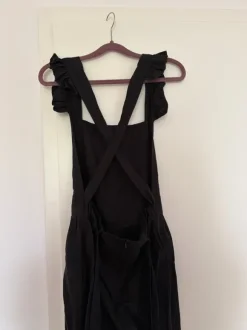 Rückenfreier Leinen-Jumpsuit mit Schnürung