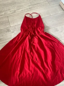 Rückenfreies Kleid