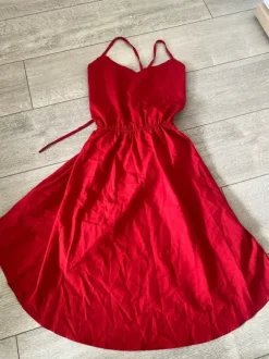 Rückenfreies Kleid