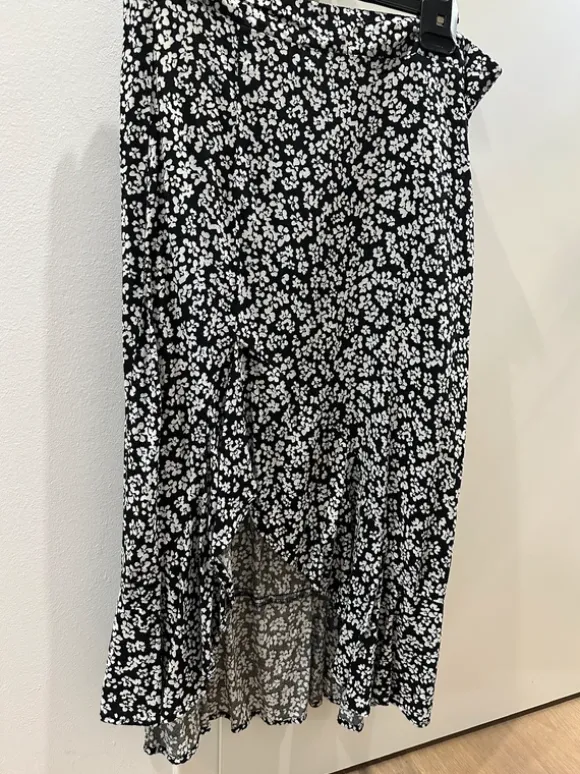 Rock Amisu Blumenmuster schwarz weiß Gr 42 M/L Neu nur gewaschen
