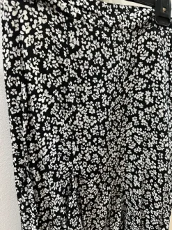Rock Amisu Blumenmuster schwarz weiß Gr 42 M/L Neu nur gewaschen