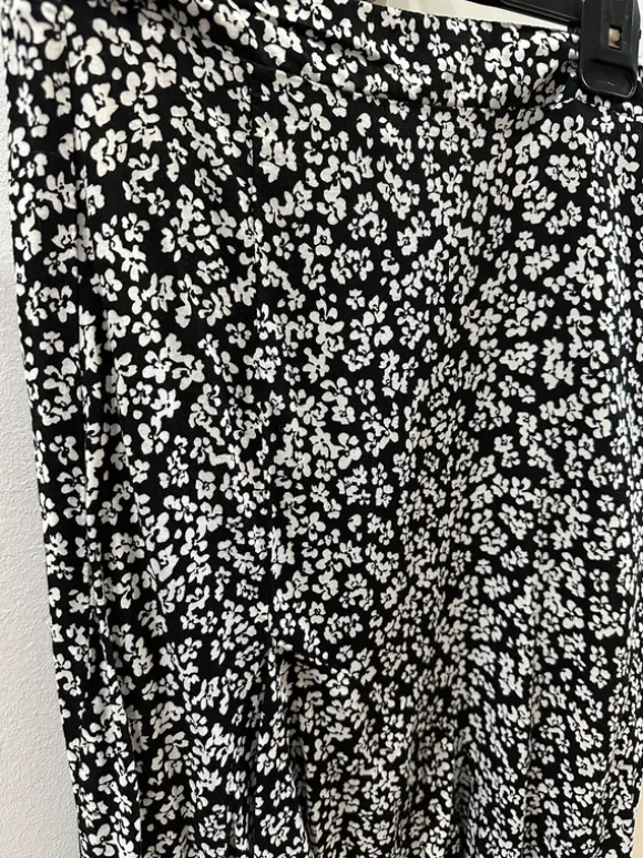 Rock Amisu Blumenmuster schwarz weiß Gr 42 M/L Neu nur gewaschen