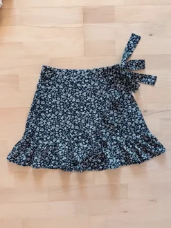 Rock mit Blumenmuster