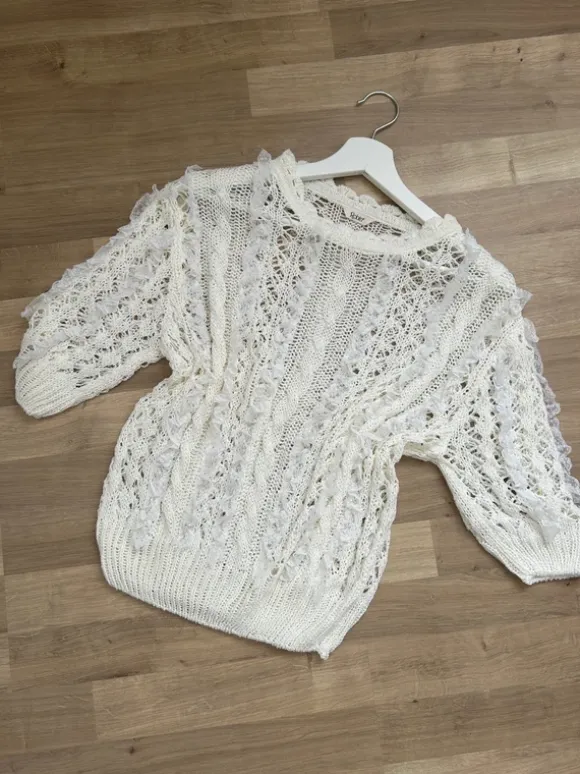 Romantische Strickbluse mit Spitze & 3/4-Ärmeln