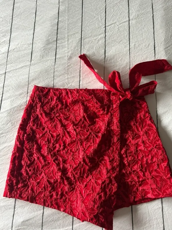Rood broekrokje