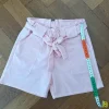 Rosa Shorts mit Gürtel zum Binden