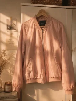 Rosafarbene Bomberjacke