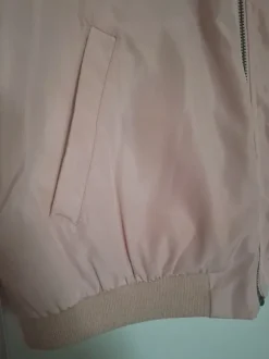 Rosafarbene Bomberjacke