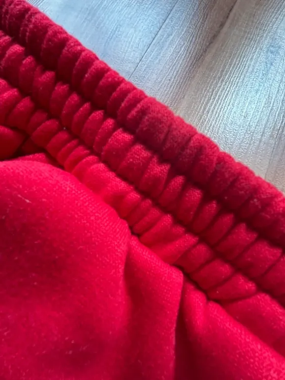 Rote Jogginghose (Shein)