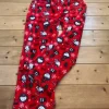 rote Schlafanzughose