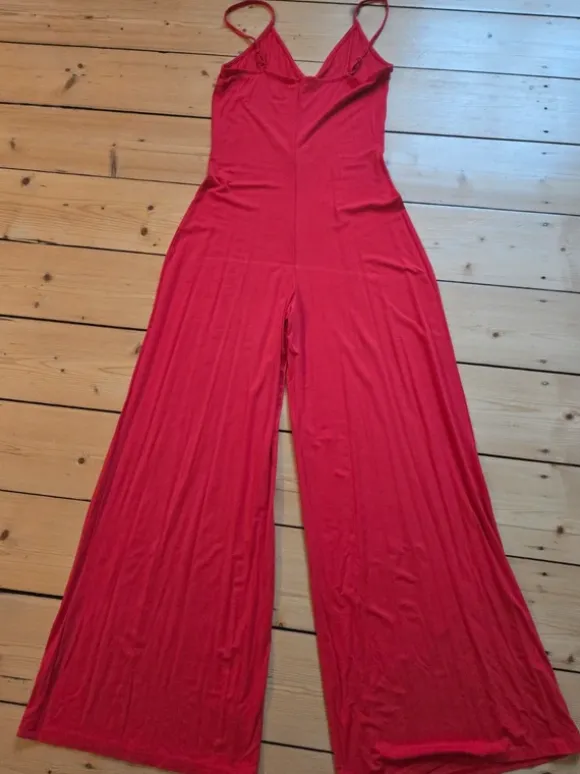 Roter Jumpsuit von Le Lunes