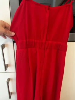 Roter Jumpsuit/Overall mit Bindedetail