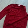 rotes Kostüm