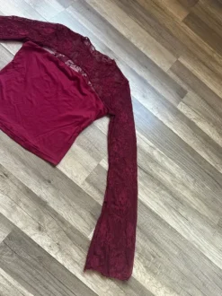 Rotes Spitzen langarmshirt schick Bershka gr M weinrot