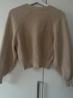 Schöne Frühlingsstrickjacke