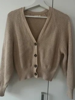 Schöne Frühlingsstrickjacke