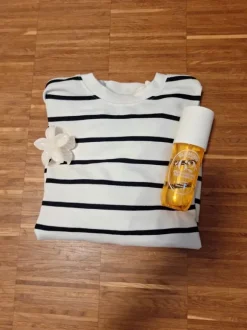 schöner, ästhetischer, gestreifter pulli