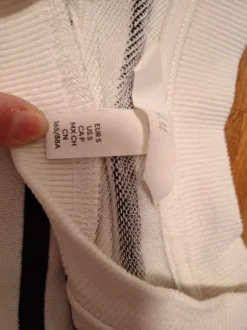 schöner, ästhetischer, gestreifter pulli