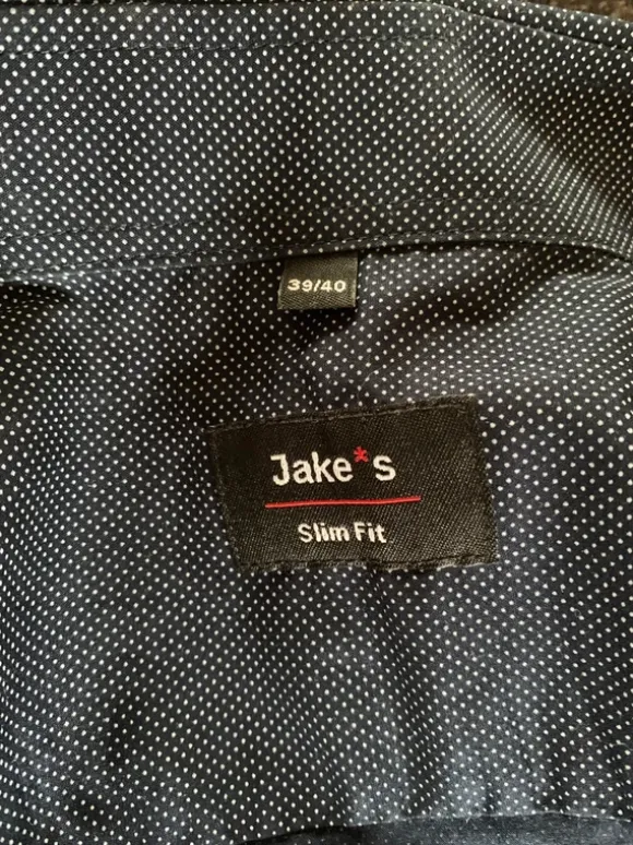 Schönes blaues Hemd von Jake*s