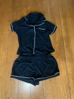 Schönes Pyjama set