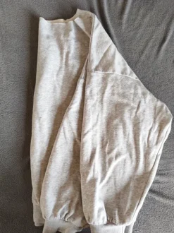 Schulterfreier Hoodie