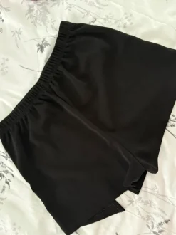 Schwarze Hose