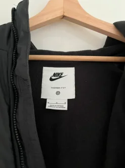Schwarze Jacke