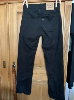 Schwarze Levis 751, W30 L32