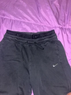 schwarze Nike Jogginghose