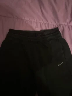 schwarze Nike Jogginghose