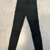 Schwarze Röhrenjeans von Na-kd
